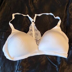 Serra wireless Lace-Back T-Shirt Bra in white 36DD